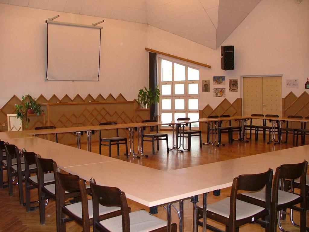 بيت شباب Martineum Felnottkepzo Akademia سزومباثيلي المظهر الخارجي الصورة